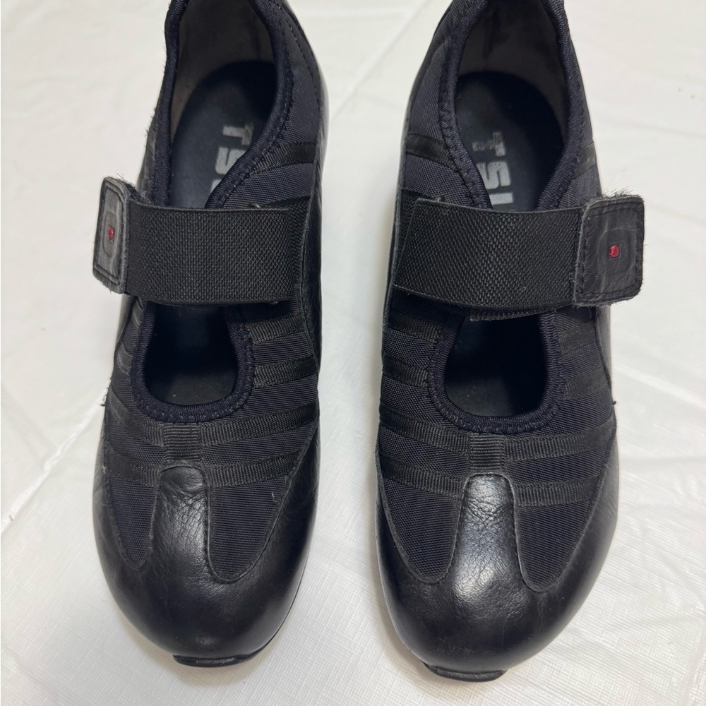 Tsubo wedge Lux high heel tennis shoes 6 Leather